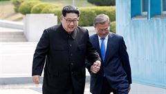Severokorejský vdce Kim ong-un a jihokorejský prezident Mun e-in na...