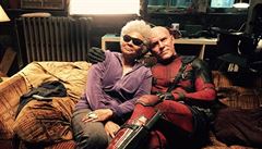 Deadpool (Ryan Reynolds) se svou domovnicí. Snímek Deadpool 2 (2018). Reie:...
