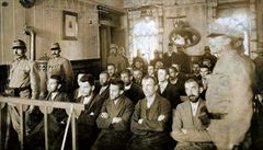 Proces s Principem se konal 5. prosince 1914. Útoník sedí v první ad...