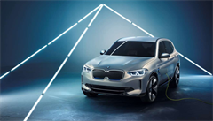 BMW představilo elektromobil iX3. Má mít netradiční masku a dojezd až 400 kilometrů