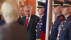 Milo Zeman pi jmenování generála Alee Opaty náelníkem generálního tábu.
