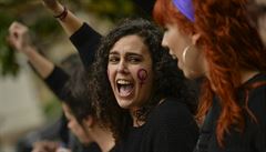 Tisíce lidí ve španělské Pamploně protestovalo proti rozhodnutí soudu. | na serveru Lidovky.cz | aktuální zprávy