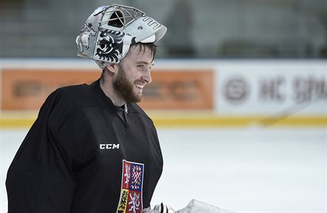 Hokejový branká Pavel Francouz.