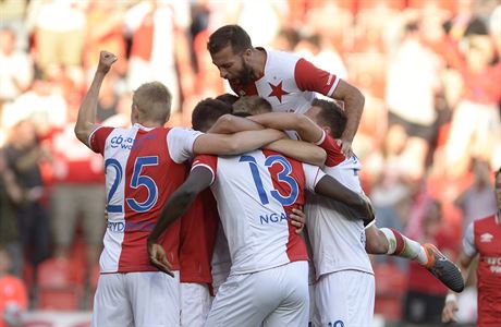 Slavia Praha - Viktoria Plze. Hri Slavie se raduj z glu.