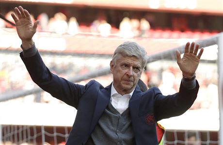 Louící se manaer Arsenalu Arsene Wenger.