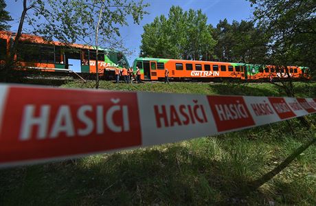 14 zraněných po čelní srážce vlaků. Oba radiostanice měly, ale k jednomu  vlaku signál nedospěl | Domov | Lidovky.cz