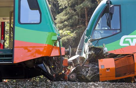 Na eskokrumlovsku se srazily osobn vlaky. Mezi 14 zrannmi jsou i dti.