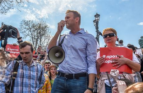 Alexej Navalný na demonstraci proti Vladimíru Putinovi.