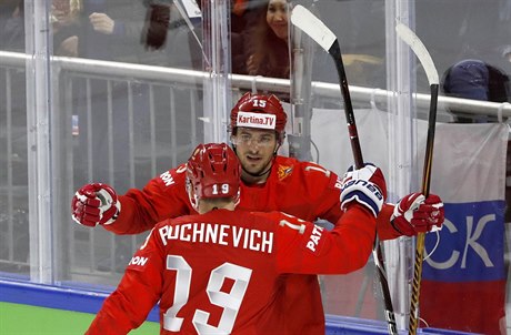 Radost ruských hokejist: Anisimov a Bunvi