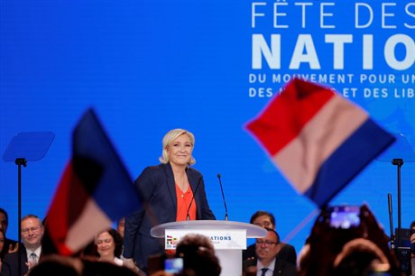 Marine Le Penová na srazu krajn pravicových stran ve francouzském Nice.