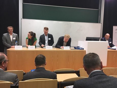 Panelisté na konferenci Vzd�lanost pro spole�nost 4.0. Mezi nimi mimo jiné...