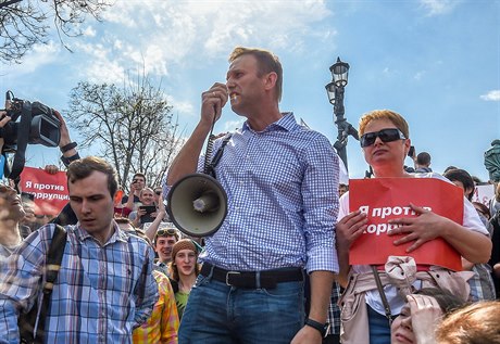 Alexej Navalný na demonstraci proti Vladimíru Putinovi.