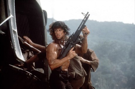 Akní legenda John Rambo (Sylvester Stallone) ve filmu Rambo II (1985). Reie:...
