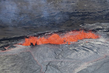 Láva z erupce sopky Kilauea na Havaji.