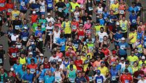 Pražského maratonu se pravidelně účastní několik tisíc závodníků.