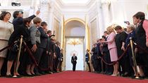Vladimír Putin přichází do Andrejevského sálu složit prezidentský slib.