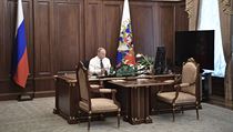 Vladimir Putin ve své kanceláři před složením prezidentského slibu.