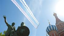 Rusk bojov sthaky MiG-29 a Su-30 vytv na obloze ruskou vlajku na...