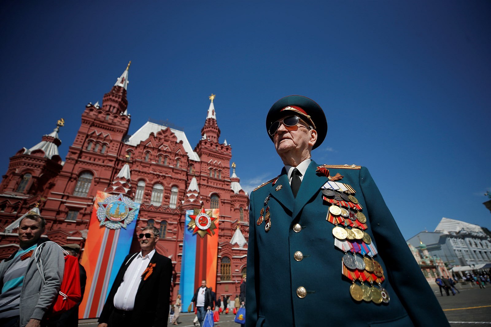 Ruský válečný veterán na přehlídce při oslavě Dne vítězství na Rudém náměstí v...