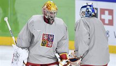 Brankái David Rittich (vlevo) a Dominik Hrachovina na tréninku eské hokejové...