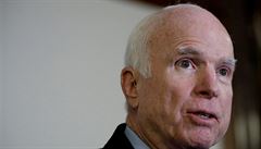 Americký senátor McCain vzdal léčbu nádoru mozku. Nemoci nejspíš brzy podlehne