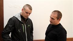 Stráníci Jaroslav Blský (vlevo) a Martin Rouka (vpravo) ekají pi jednom z...