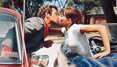 Jean-Paul Belmondo a Anna Karina ve filmu Bláznivý Petíek (1965). Reie:...
