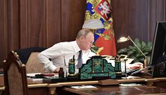 Vladimír Putin ve své kancelái krátce ped tím, ne znovu splnil prezidentský...