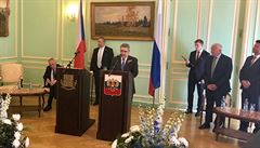 Ruský velvyslanec Alexandr Zmejevskij pi projevu na oslavu Dne vítzství na...