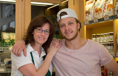 Marcela Ziembová a David Pastrák v sýrárn, kde maminka slavného hokejisty...