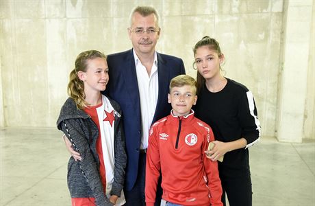 f Slavie Jaroslav Tvrdk s rodinou po zpase