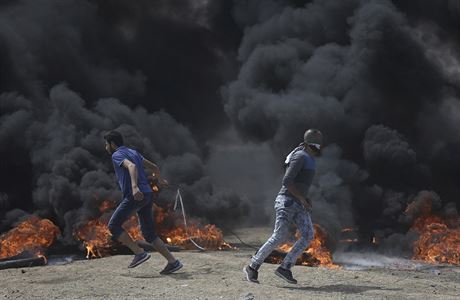 Palestinci protestuj na hranicch Gazy a Izreale.