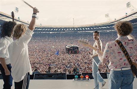 Vyprodan stadion? Pro Queen bn den. Snmek Bohemian Rhapsody (2018). Reie:...