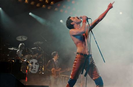 V krvi ml ou. Snímek Bohemian Rhapsody (2018). Reie: Bryan Singer/Dexter...