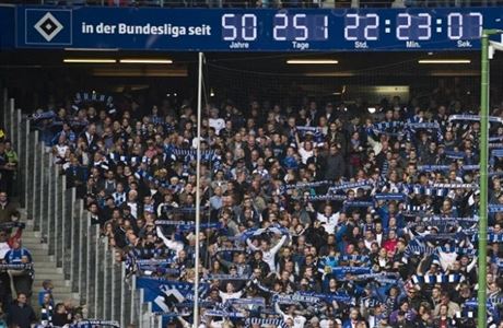 Slavné hamburské hodiny v posledním bundesligovém zápase proti Mgladbachu.
