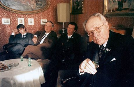 S Michalem Beranem, Miroslavem Donutilem a Bolkem Polívkou ve filmu Pelíky.