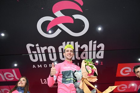 Simon Yates, nový lídr Giro d'Italie.