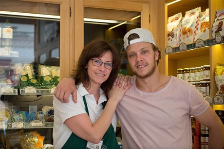 Marcela Ziembová a David Pastrák v sýrárn, kde maminka slavného hokejisty...