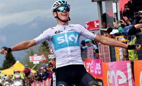 Chris Froome vítězí v etapě Giro d'Italia