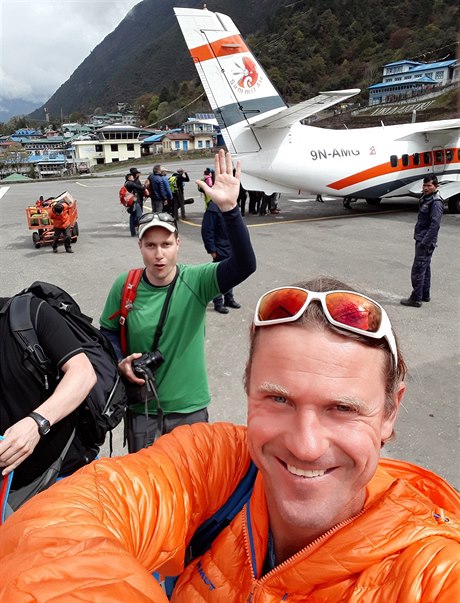 Horolezec Marek Holeček v v městě Lukla v Nepálu.