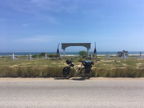 Fotografie s výhledem na moře na cestě přes Angolu.