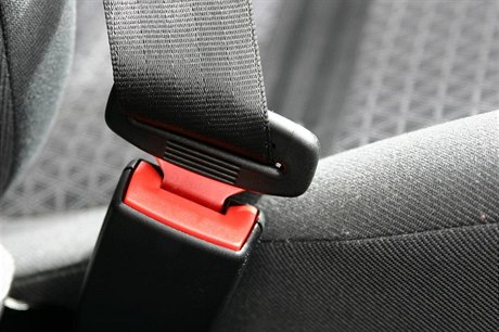 Bezpenostní pásy v nkterých vozech koncernu Volkswagen se mohou samovoln odepnout.