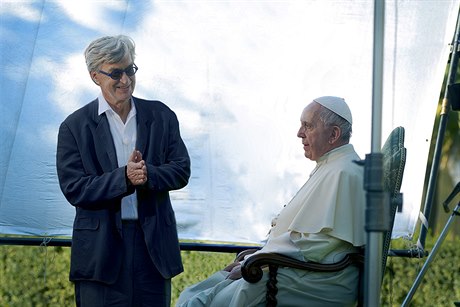 Vatikán zblízka. Německý režisér Wim Wenders, který se proslavil například...