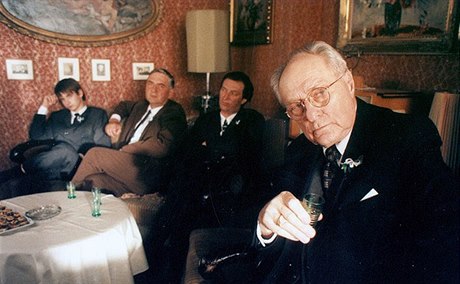S Michalem Beranem, Miroslavem Donutilem a Bolkem Polívkou ve filmu Pelíky.