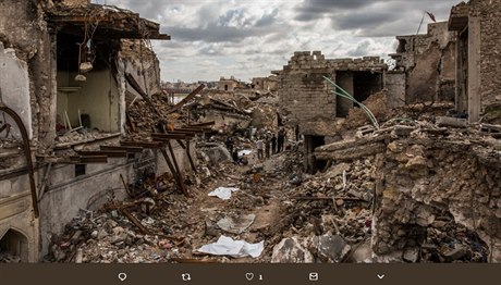 Popelái v Mosulu dostali za úkol odklízení odpadu i mrtvol.