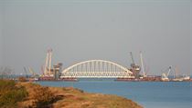 Krymsk most pi stavb.
