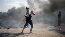 Palestinci proti Izraelcm pouvaj praky.