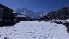 Pekraujeme Namche Bazaar a nabíráme smr na Gokyo. Námaha od poátku, byla...