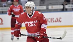 Ruský prezident Vladimir Putin bhem exhibiního duelu Legends of Hockey.