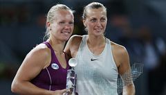 Petra Kvitová s Kiki Bertensovou po finále turnaje v Madridu.